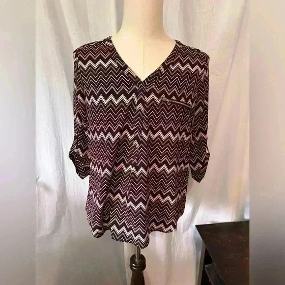 Women’s Purple Flowy Dressy Top. Pull on. Zipper Accent. Roll/ Button Sleeve. M - Picture 1 of 6